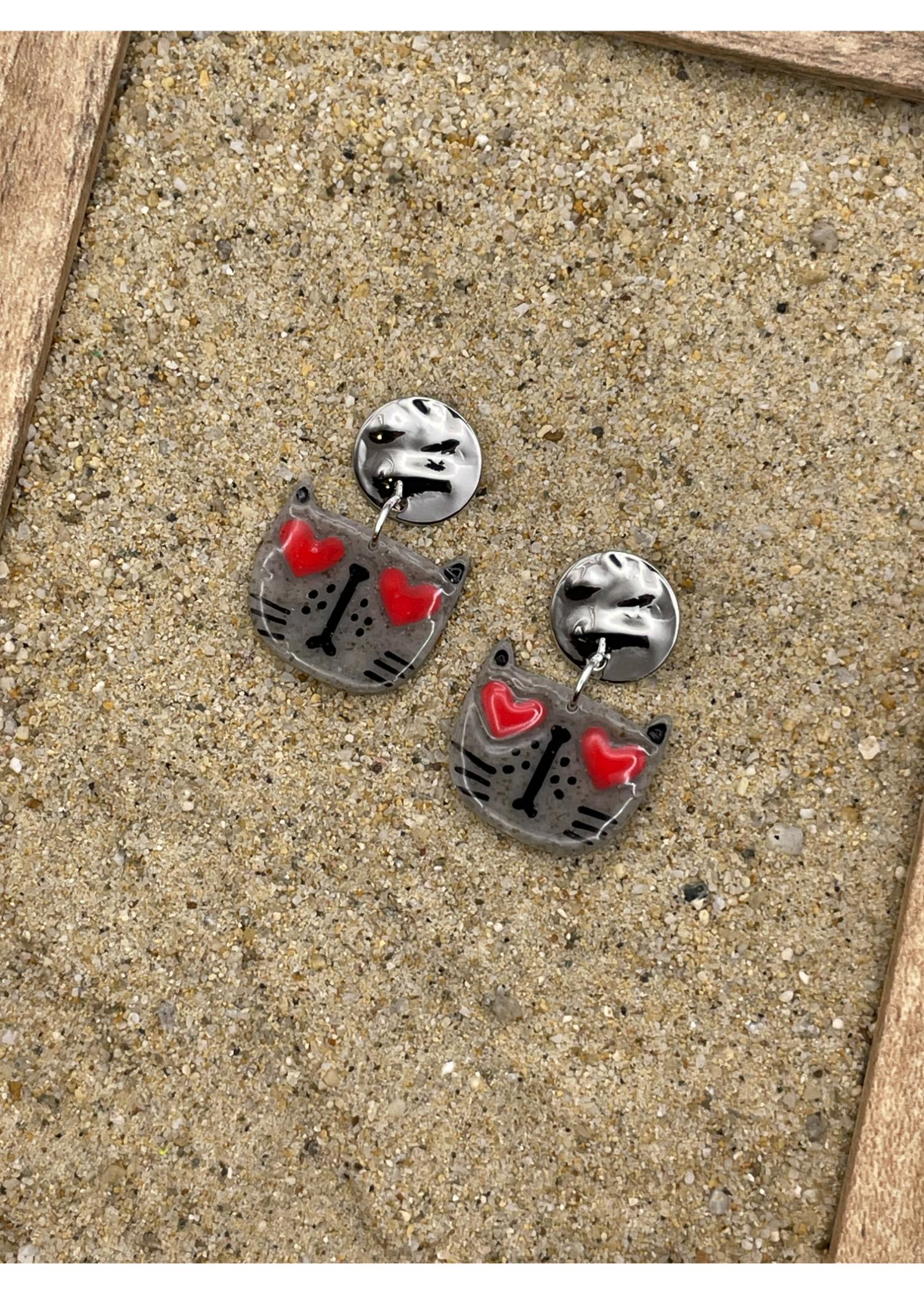Heart Eyes Cat Face Earrings - Image 3