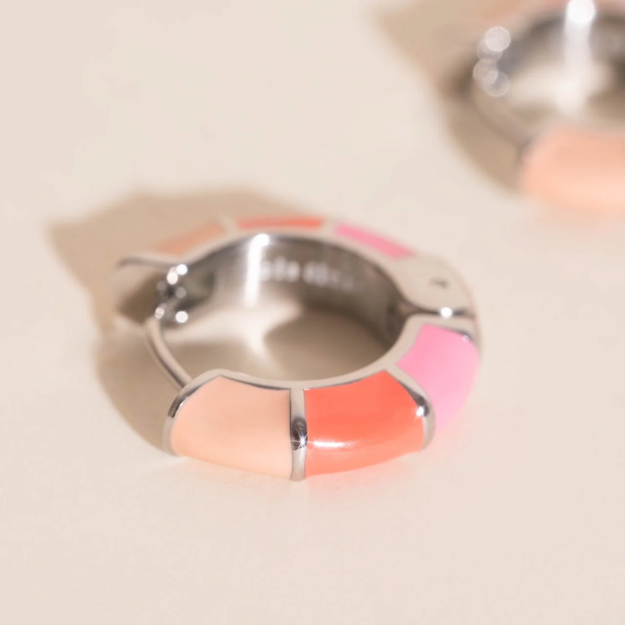 Color Block Chunky Rounded Huggie Hoop Earrings - Image 7