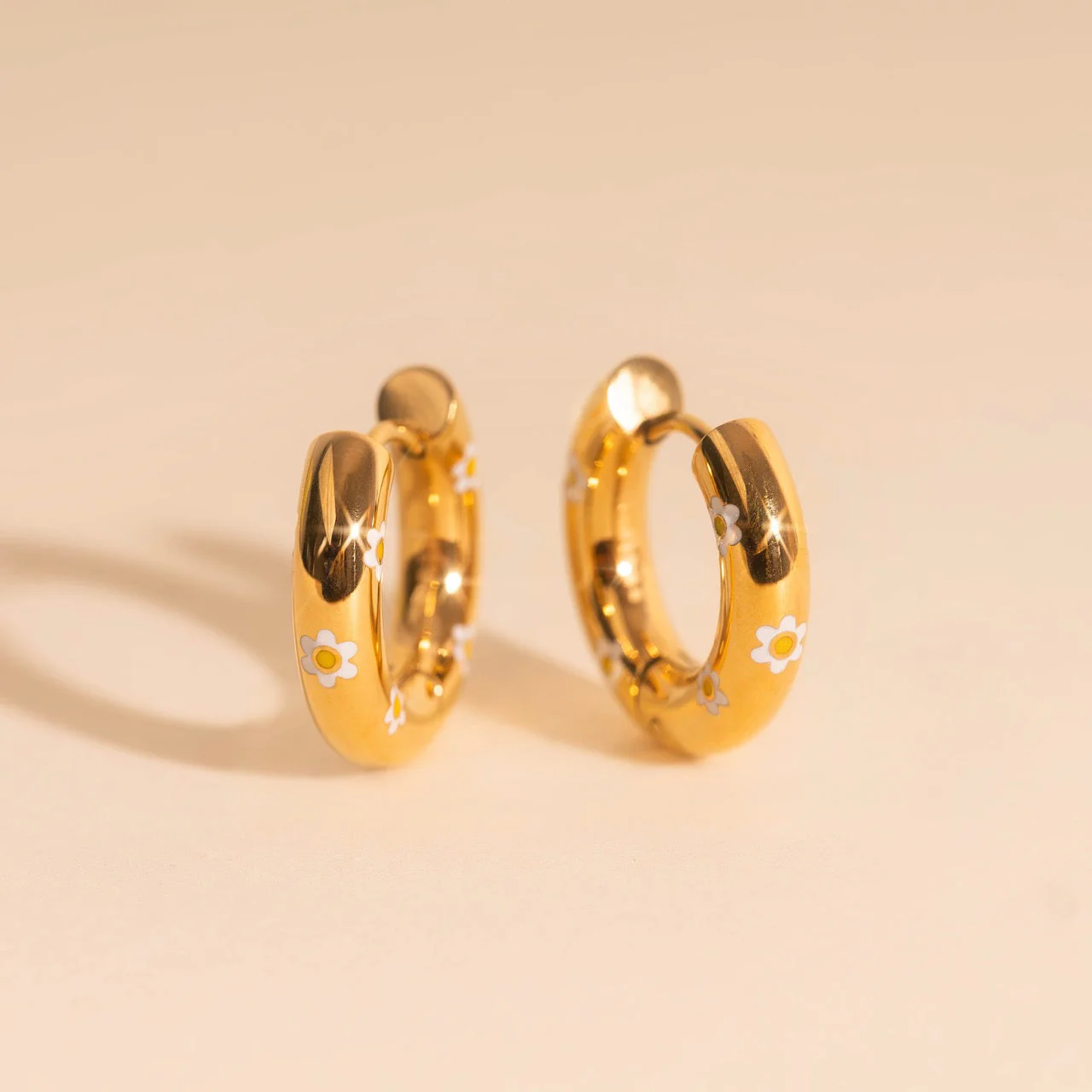 Daisy Chunky Rounded Huggie Hoop Earrings - Image 6
