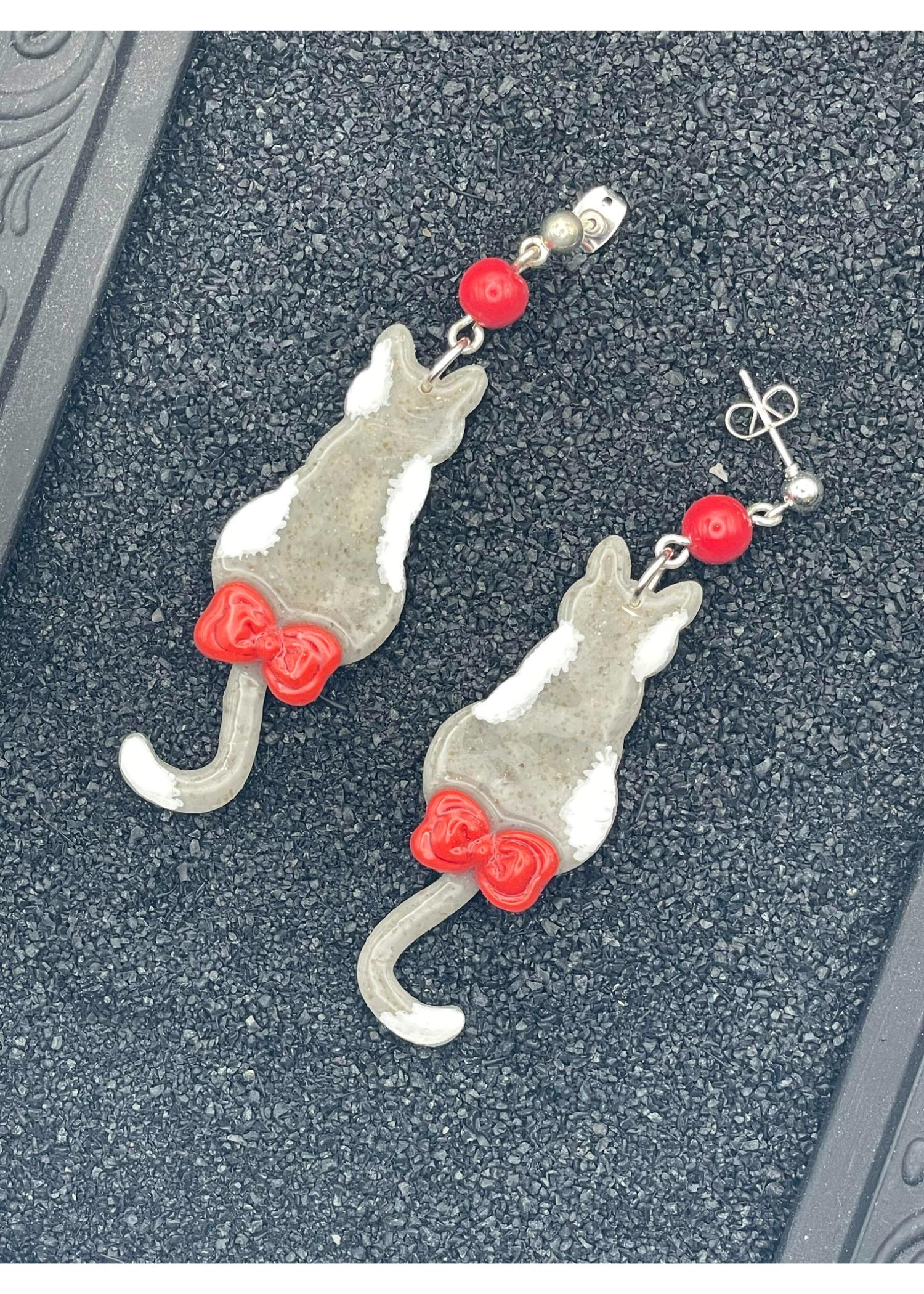 Grey Kitty Cat with Red Bow Earrings