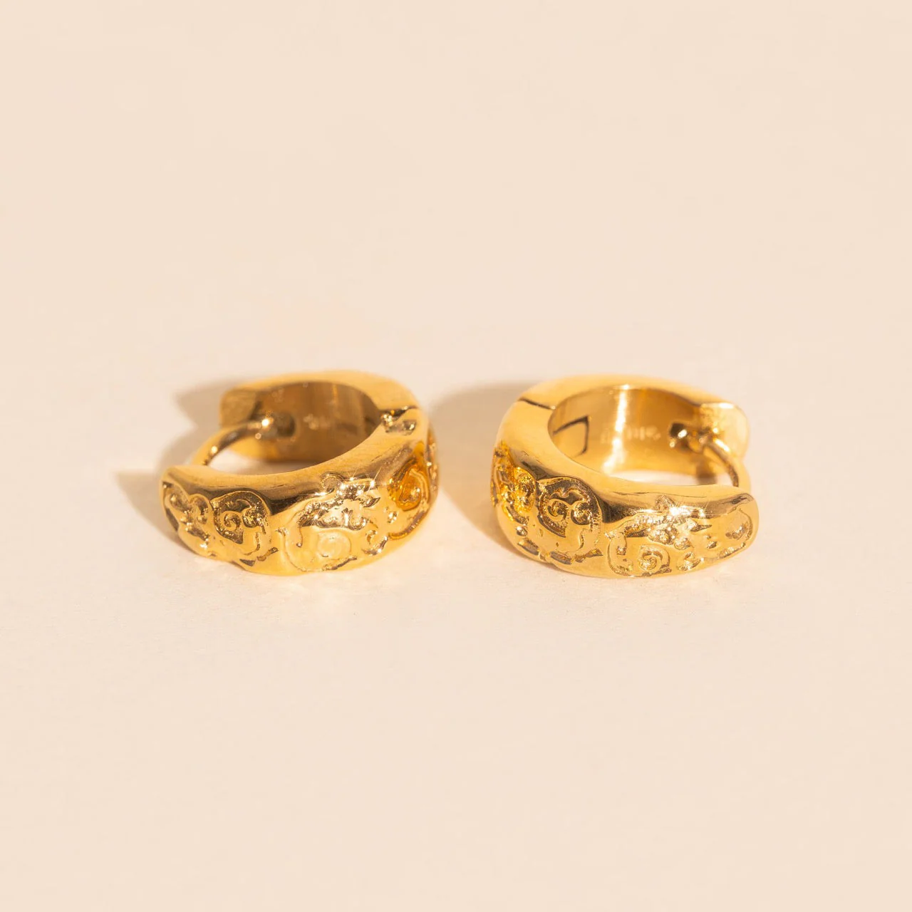 Heirloom Etch Teardrop Super Chunky Huggie Hoop Earrings - Image 2