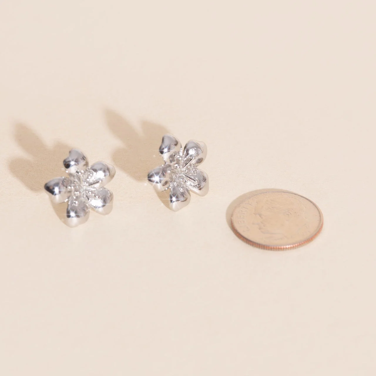 Hibiscus Stud Earrings - Image 8