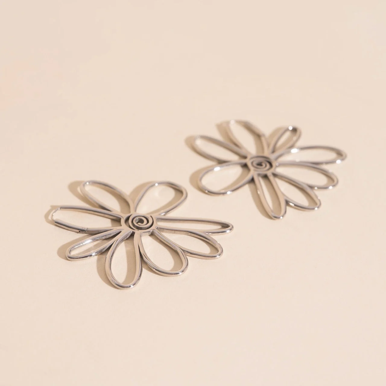 Jumbo Wire Floral Huggie Hoop Earrings - Image 9
