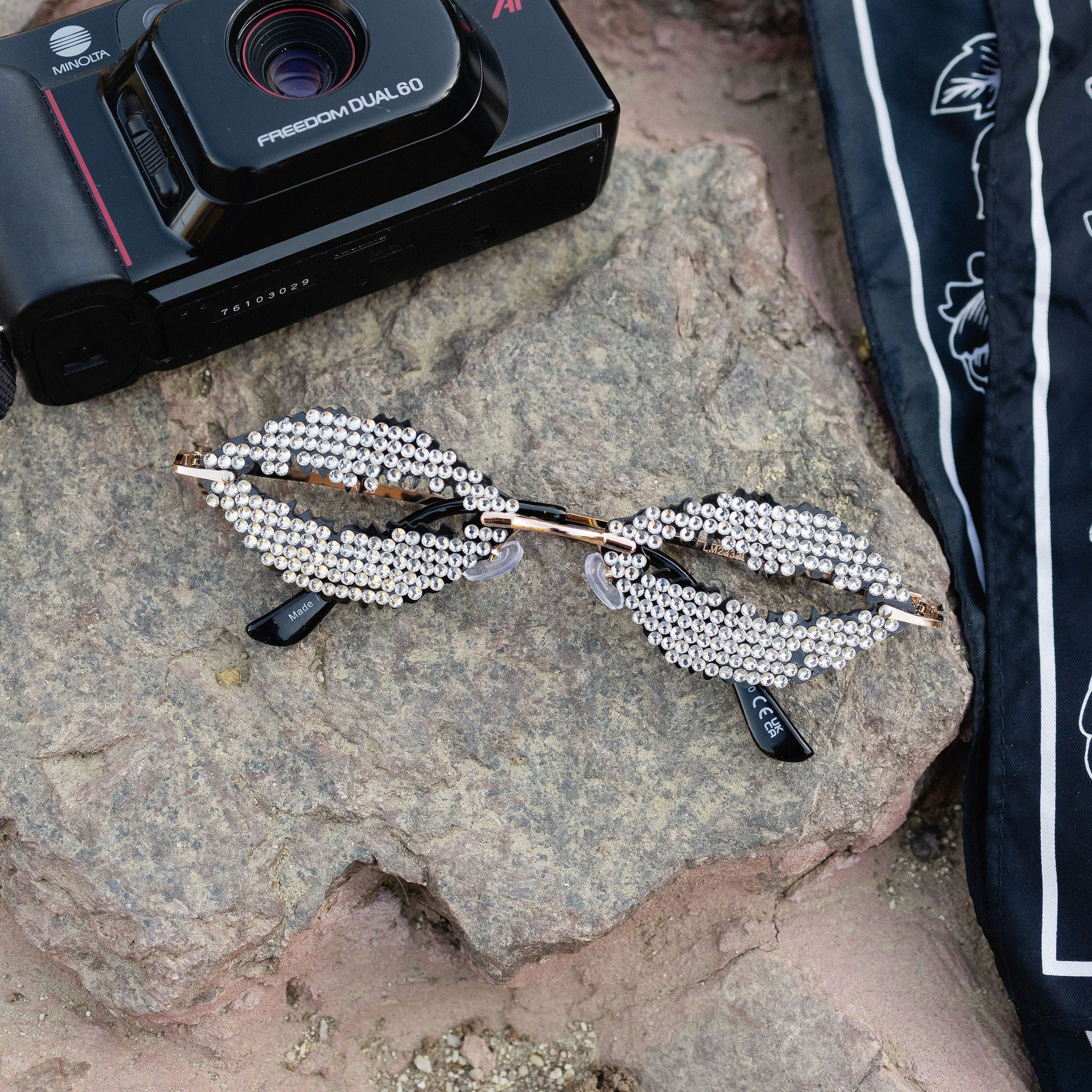 KISS ME Lip Frames - Image 7