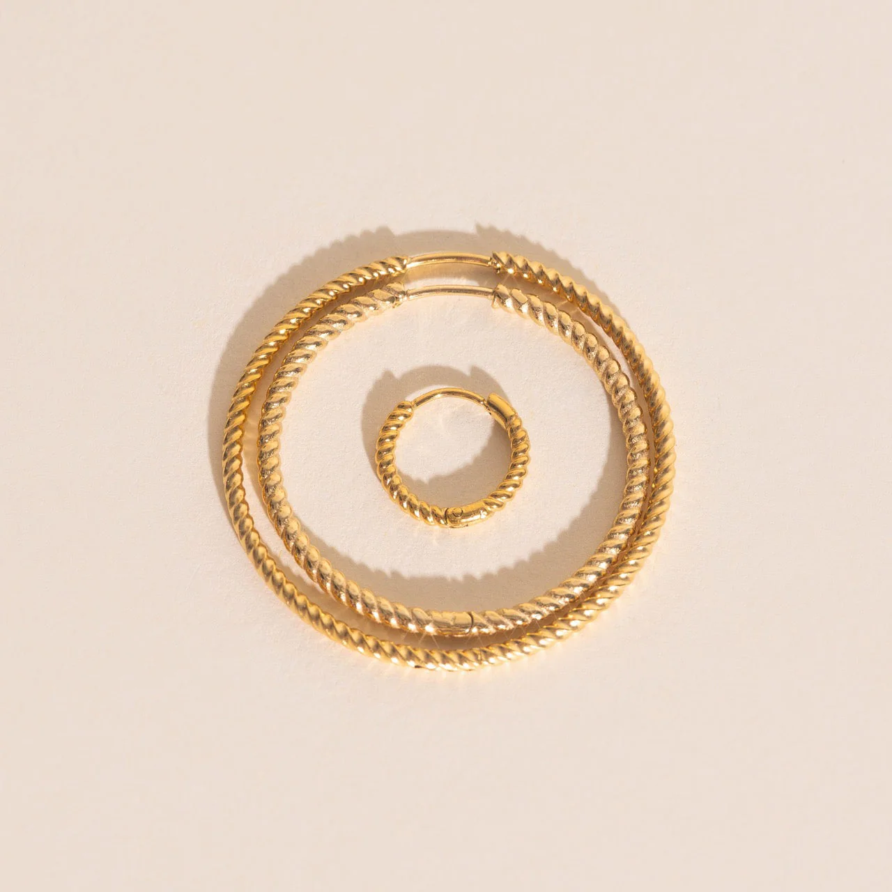 Lasso Rope Rounded Huggie Hoop Earrings - Image 11
