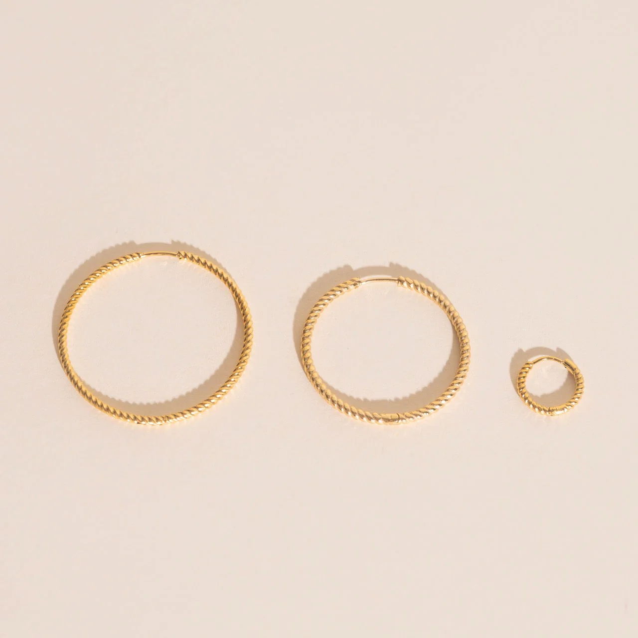 Lasso Rope Rounded Huggie Hoop Earrings - Image 12