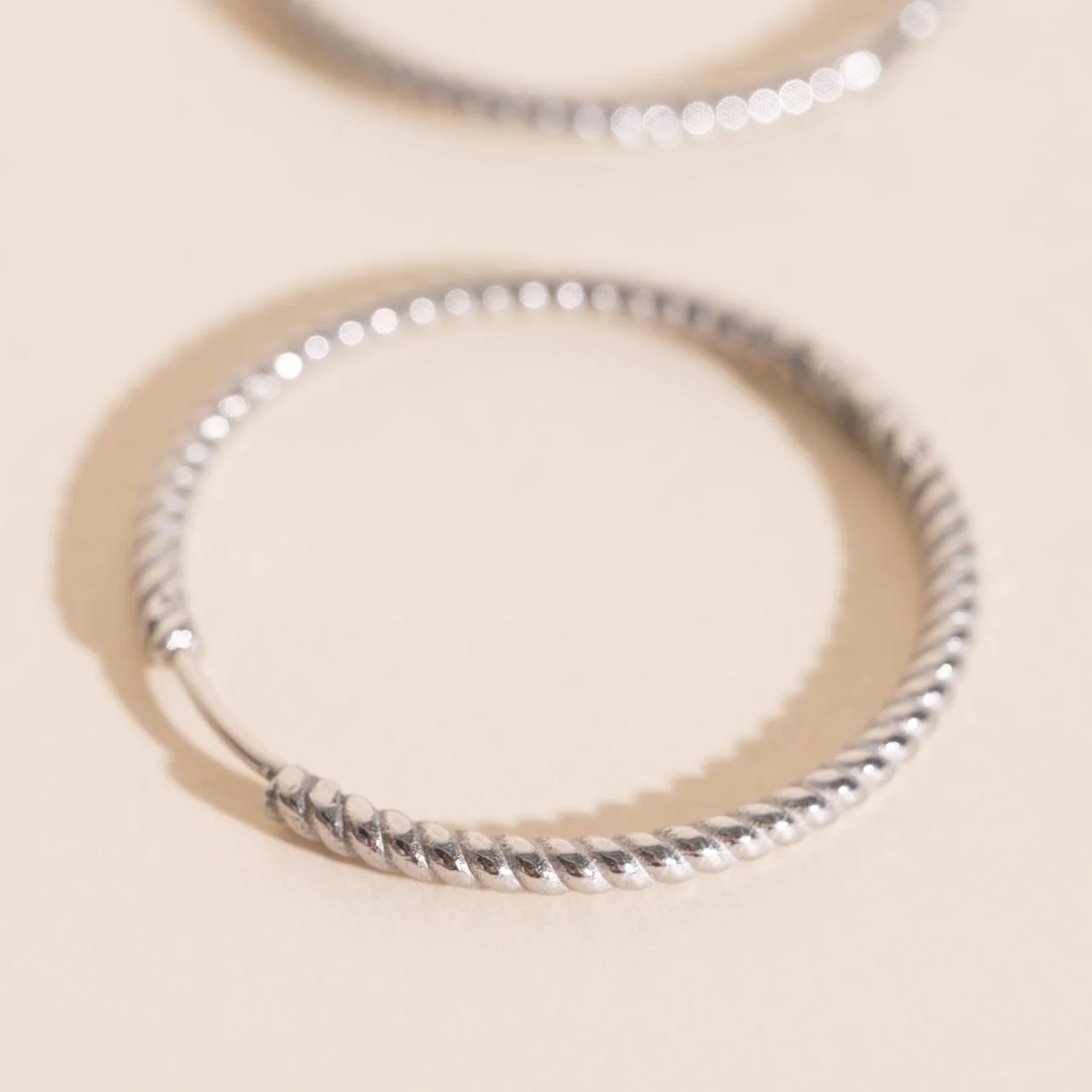 Lasso Rope Rounded Huggie Hoop Earrings - Image 15
