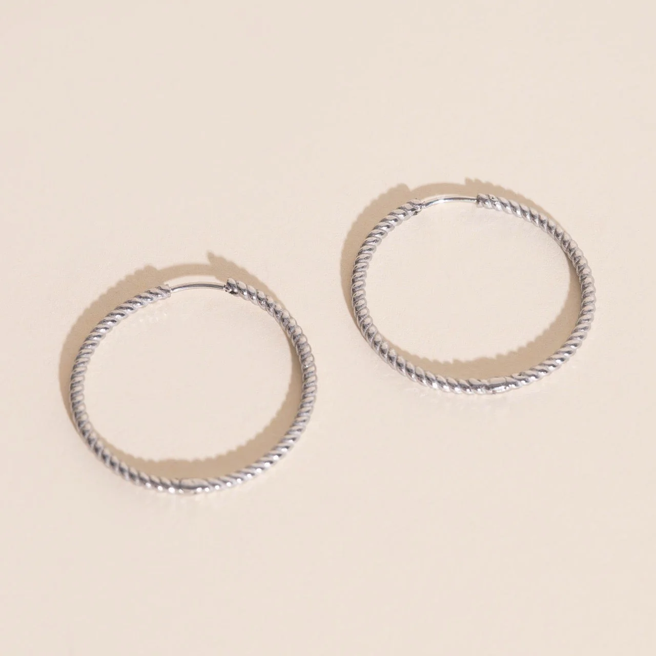 Lasso Rope Rounded Huggie Hoop Earrings - Image 16