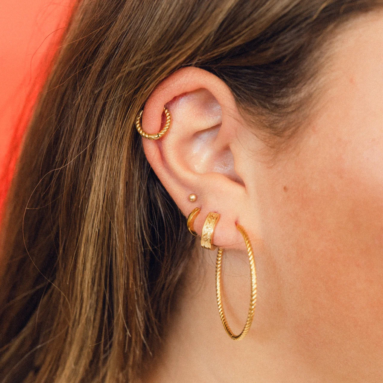 Lasso Rope Rounded Huggie Hoop Earrings - Image 2