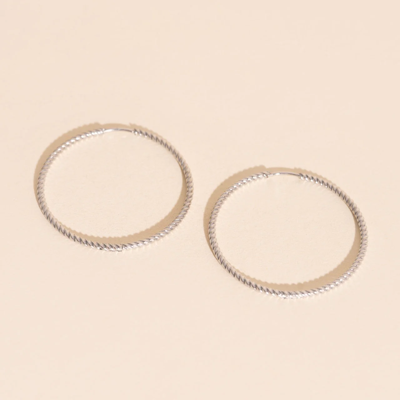 Lasso Rope Rounded Huggie Hoop Earrings - Image 7