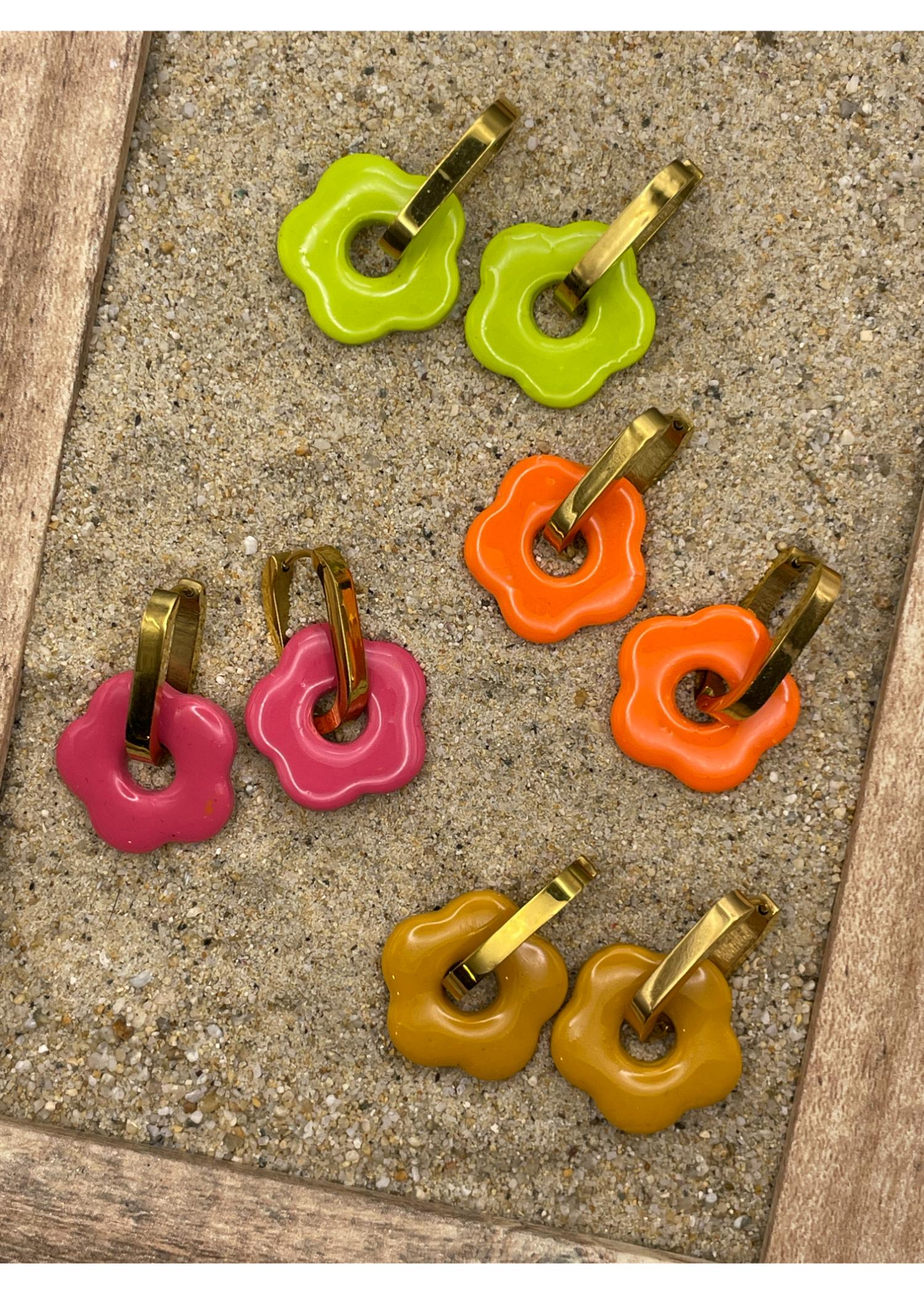 Mod Flower Huggie Hoop Earrings - Image 5