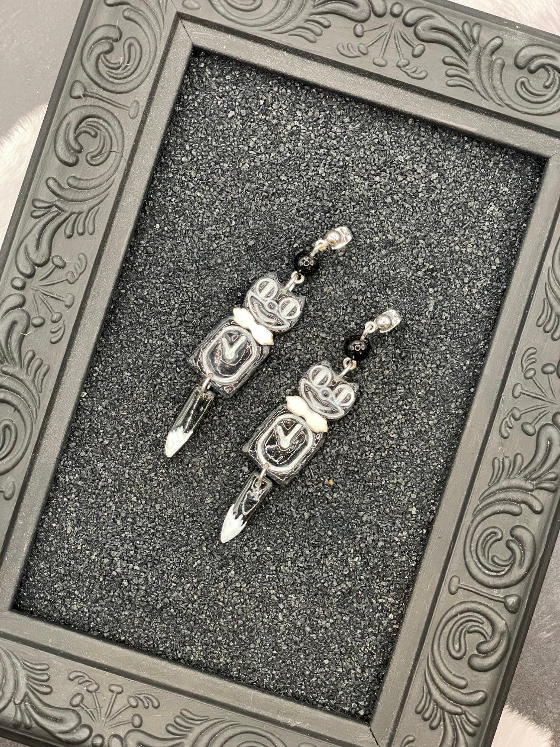Retro Black Kitty Cat Clock Earrings - Image 3