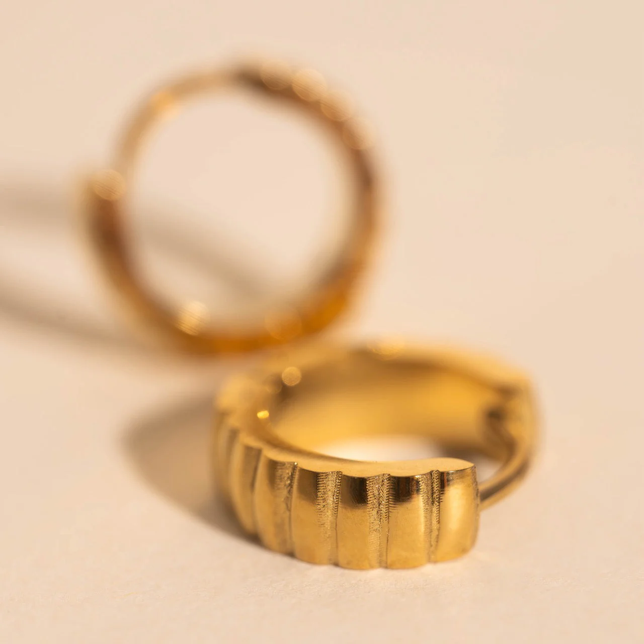 Scalloped Chunky Huggie Hoop Earrings - Image 4