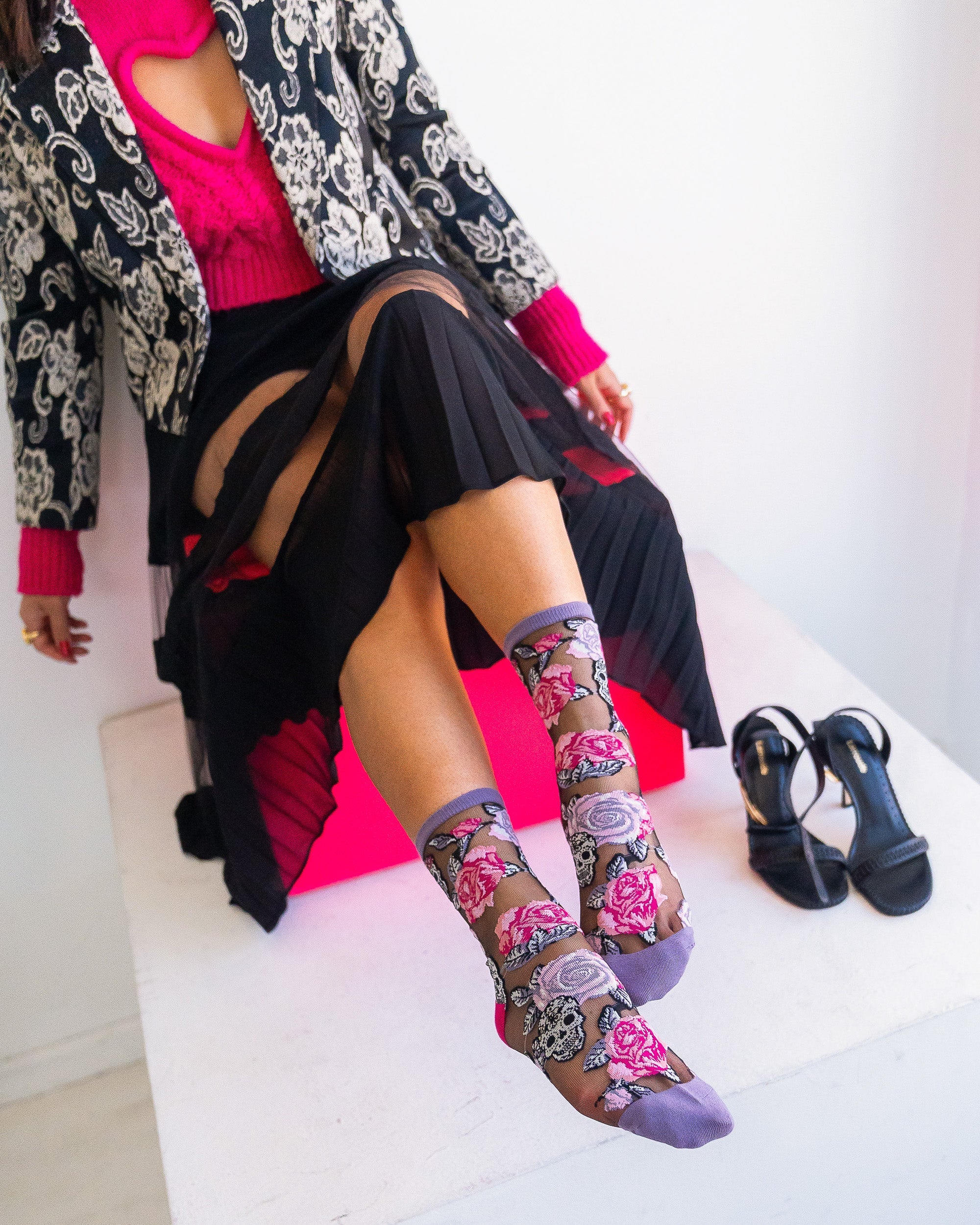 Skulls & Roses Black Sheer Crew Sock - Image 8