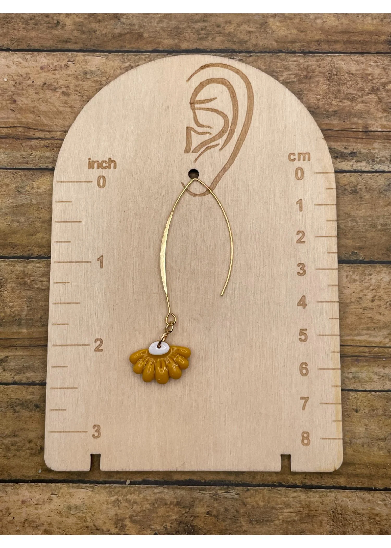 Spring Fling Yellow Daisy Earrings - Image 2