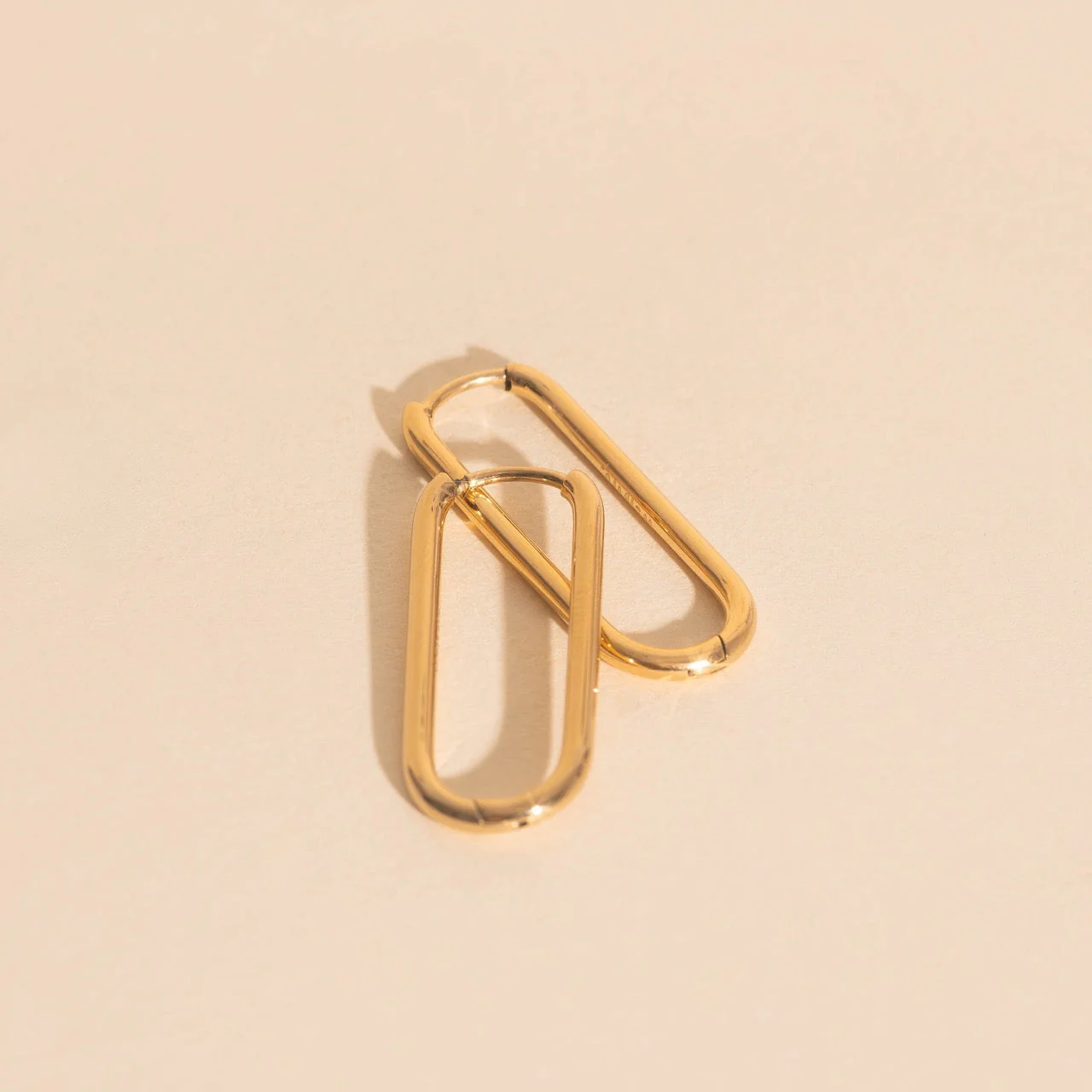 Thinny Rectangle Rounded Huggie Hoop Earrings - Image 3