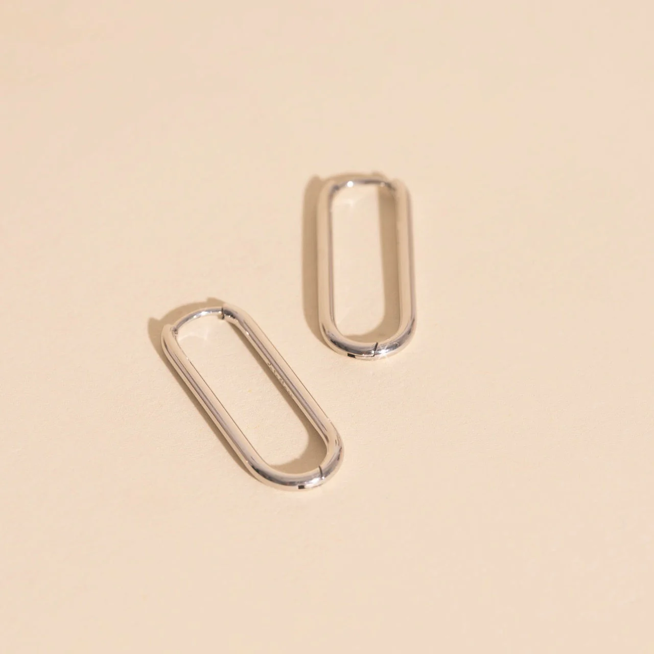 Thinny Rectangle Rounded Huggie Hoop Earrings - Image 6