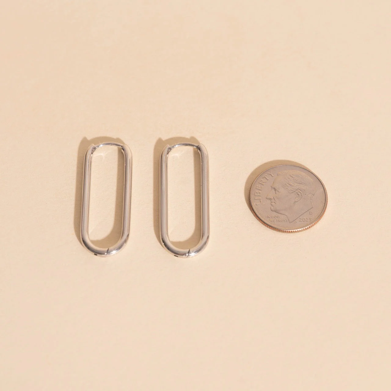 Thinny Rectangle Rounded Huggie Hoop Earrings - Image 9