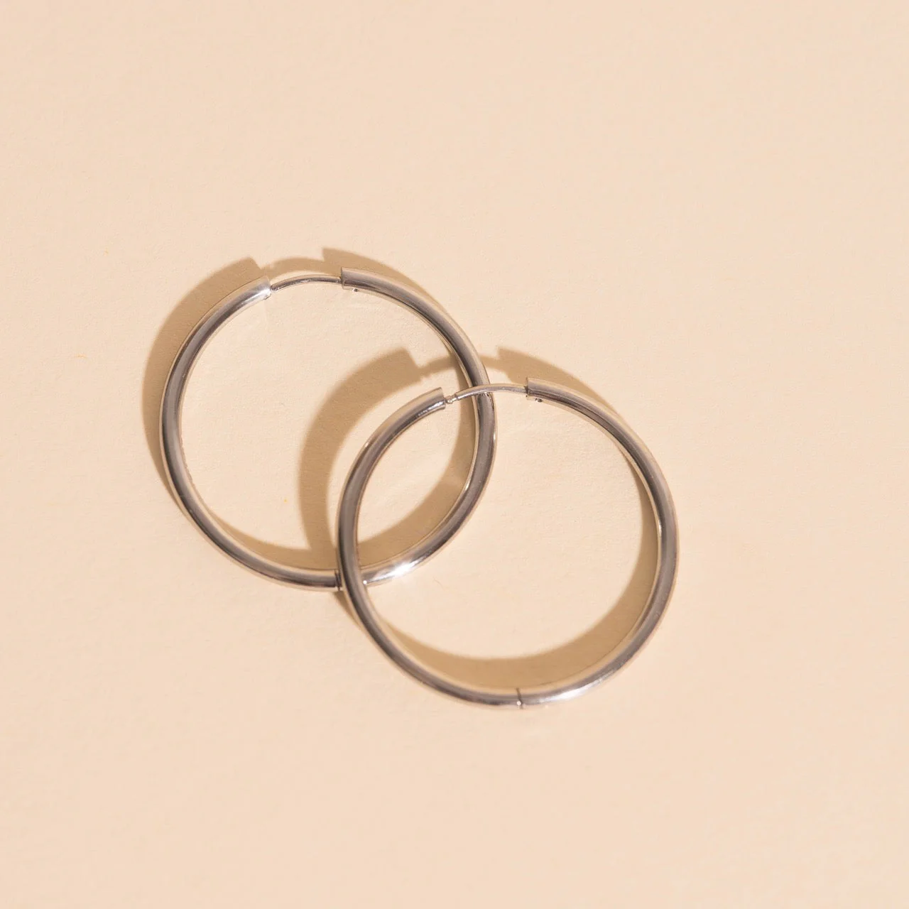 Titanium Circle Rounded Huggie Hoop Earrings - Image 10