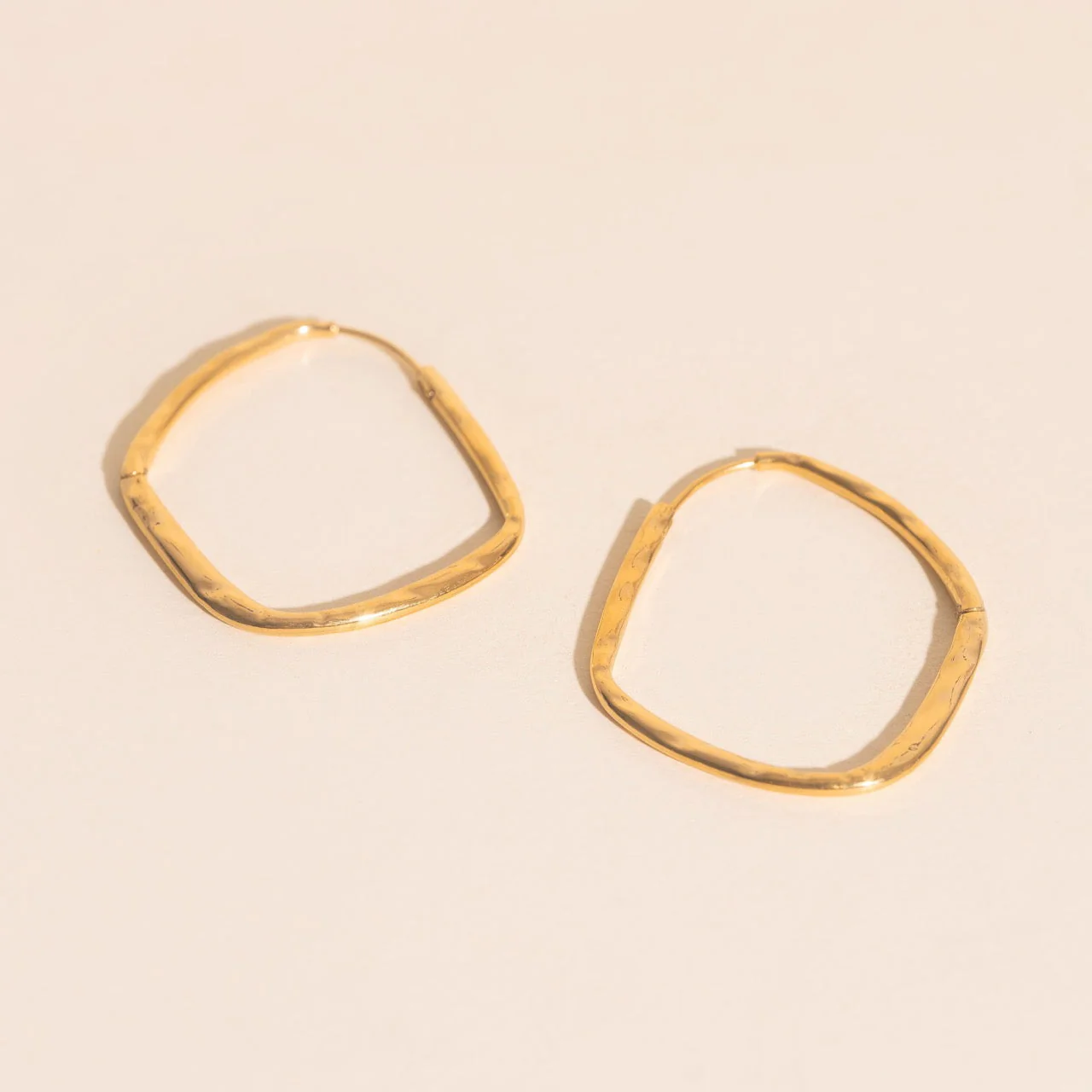 Titanium Hammered Oblong Huggie Hoop Earrings - Image 3